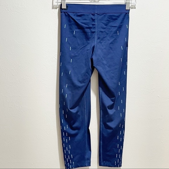 NIKE PRO DRI-FIT Linear Rain Printed Capri Tights - Picture 5 of 7